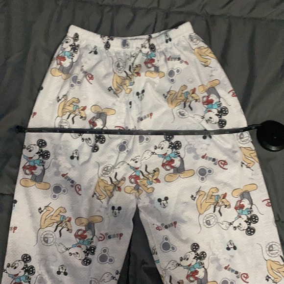 NWOT Kids Disney Mickey Mouse & Pluto Pajama Set - Picture 14 of 16